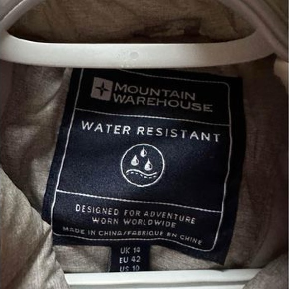 Mountain Warehouse Vest size 10. - Picture 2 of 2